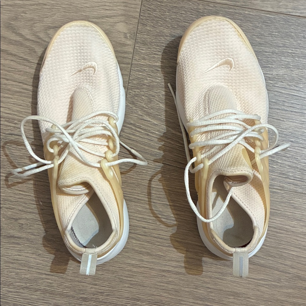 Nike Women's Light Beige Sneakers
